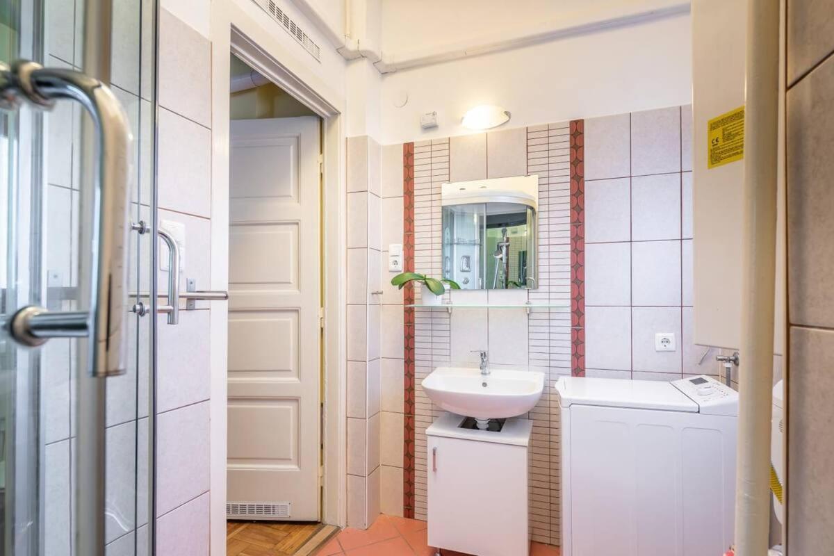 Vamhaz Boulevard Apartments Budapest Eksteriør billede